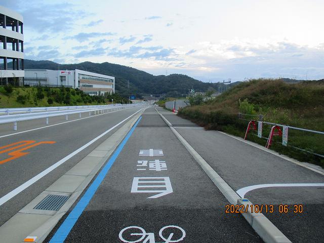 彩都はなだ、茨木北テクノランド。貸し切りの早朝ジョギング道路。